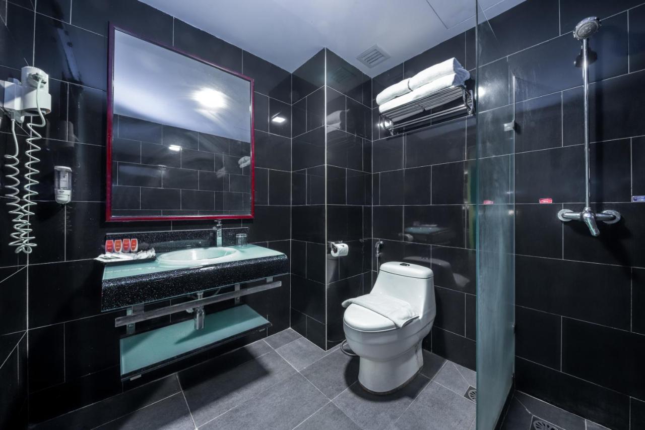 Oyo Capital O 89357 Unicorn Hotel Сері-Кембанган Екстер'єр фото