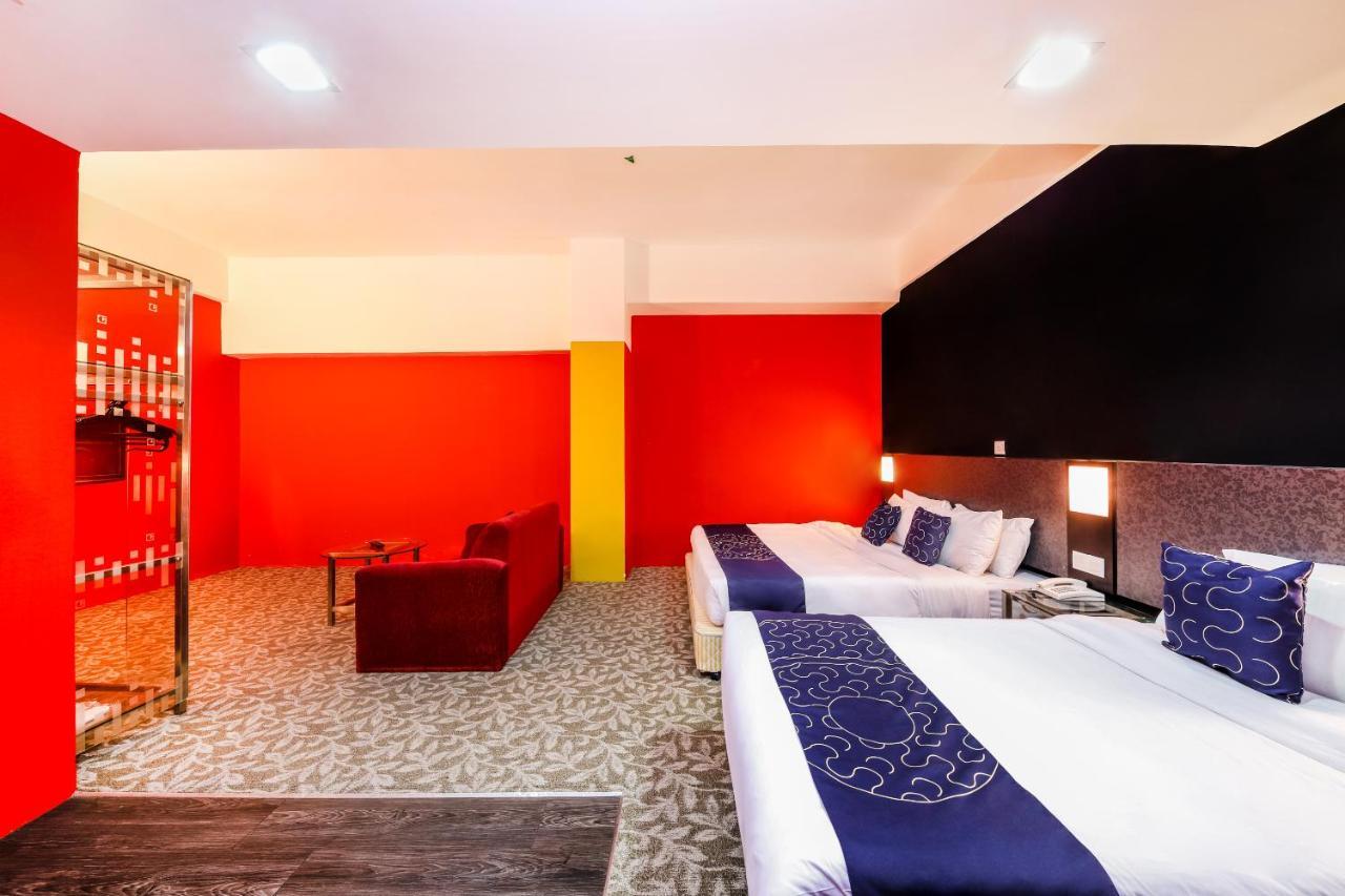 Oyo Capital O 89357 Unicorn Hotel Сері-Кембанган Екстер'єр фото