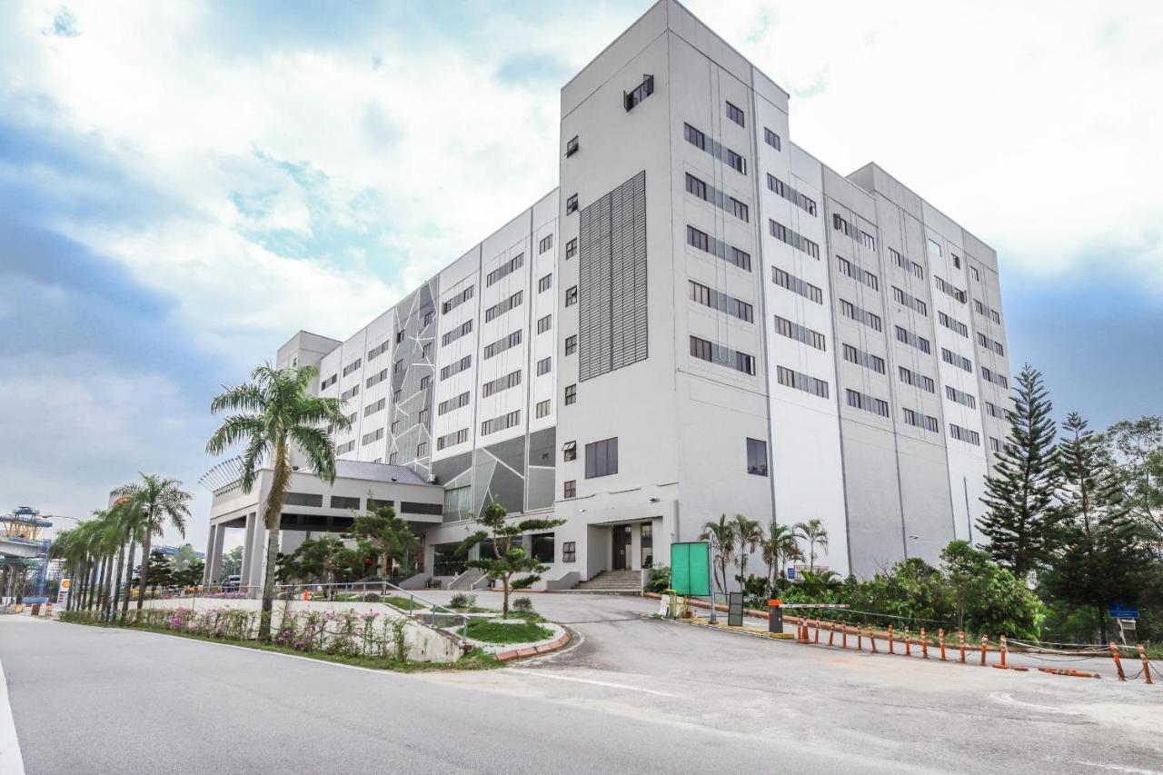 Oyo Capital O 89357 Unicorn Hotel Сері-Кембанган Екстер'єр фото