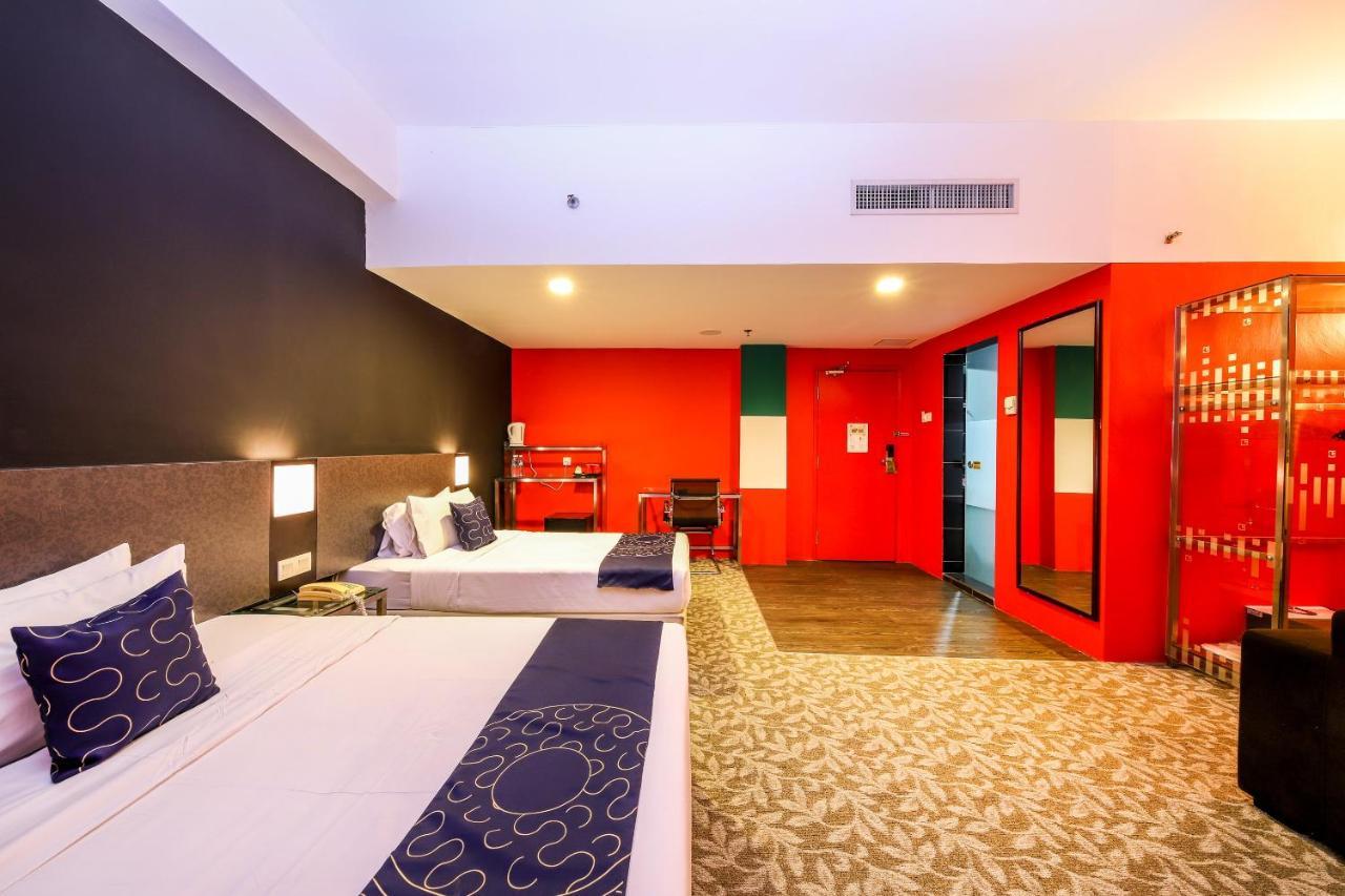 Oyo Capital O 89357 Unicorn Hotel Сері-Кембанган Екстер'єр фото