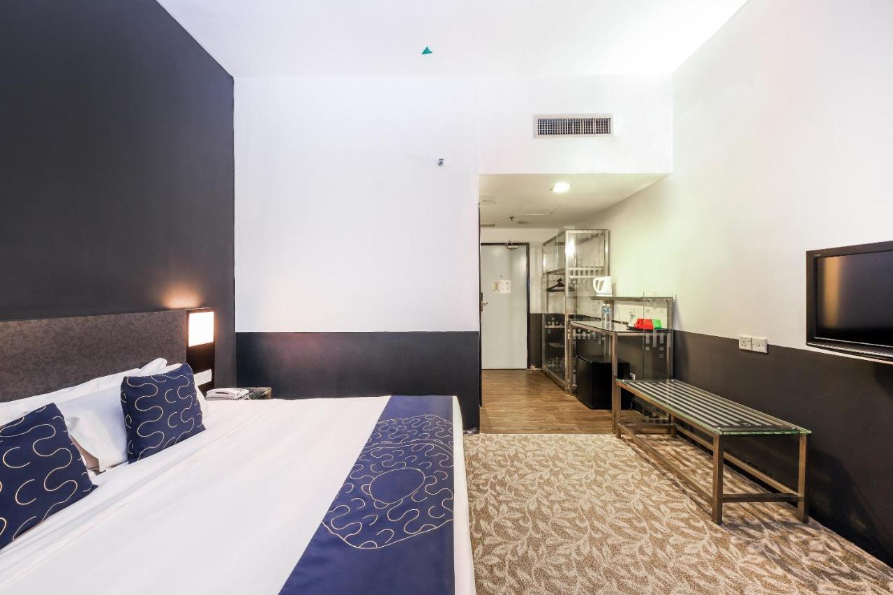 Oyo Capital O 89357 Unicorn Hotel Сері-Кембанган Екстер'єр фото