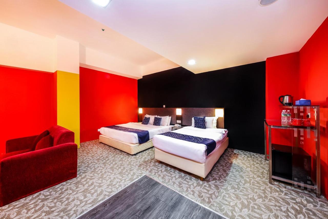 Oyo Capital O 89357 Unicorn Hotel Сері-Кембанган Екстер'єр фото