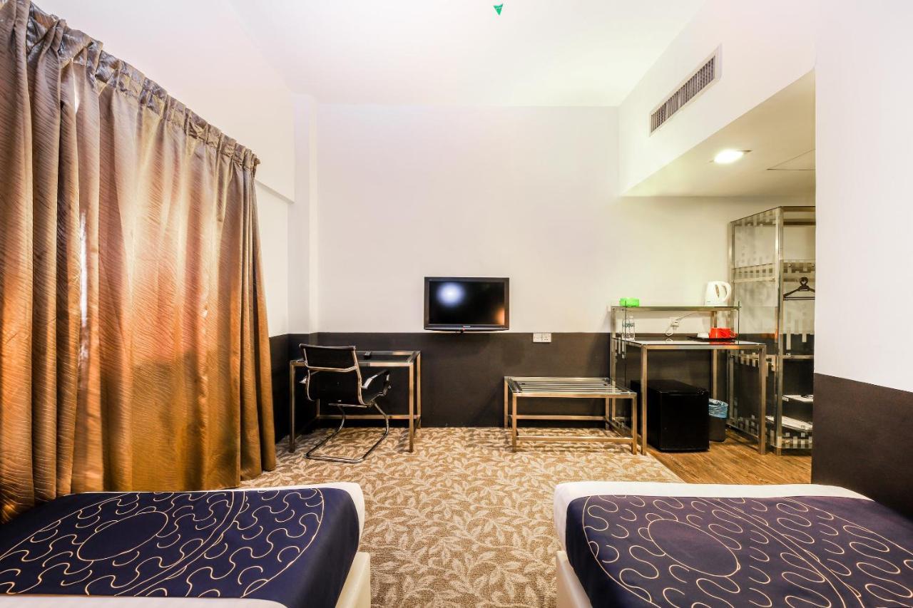 Oyo Capital O 89357 Unicorn Hotel Сері-Кембанган Екстер'єр фото