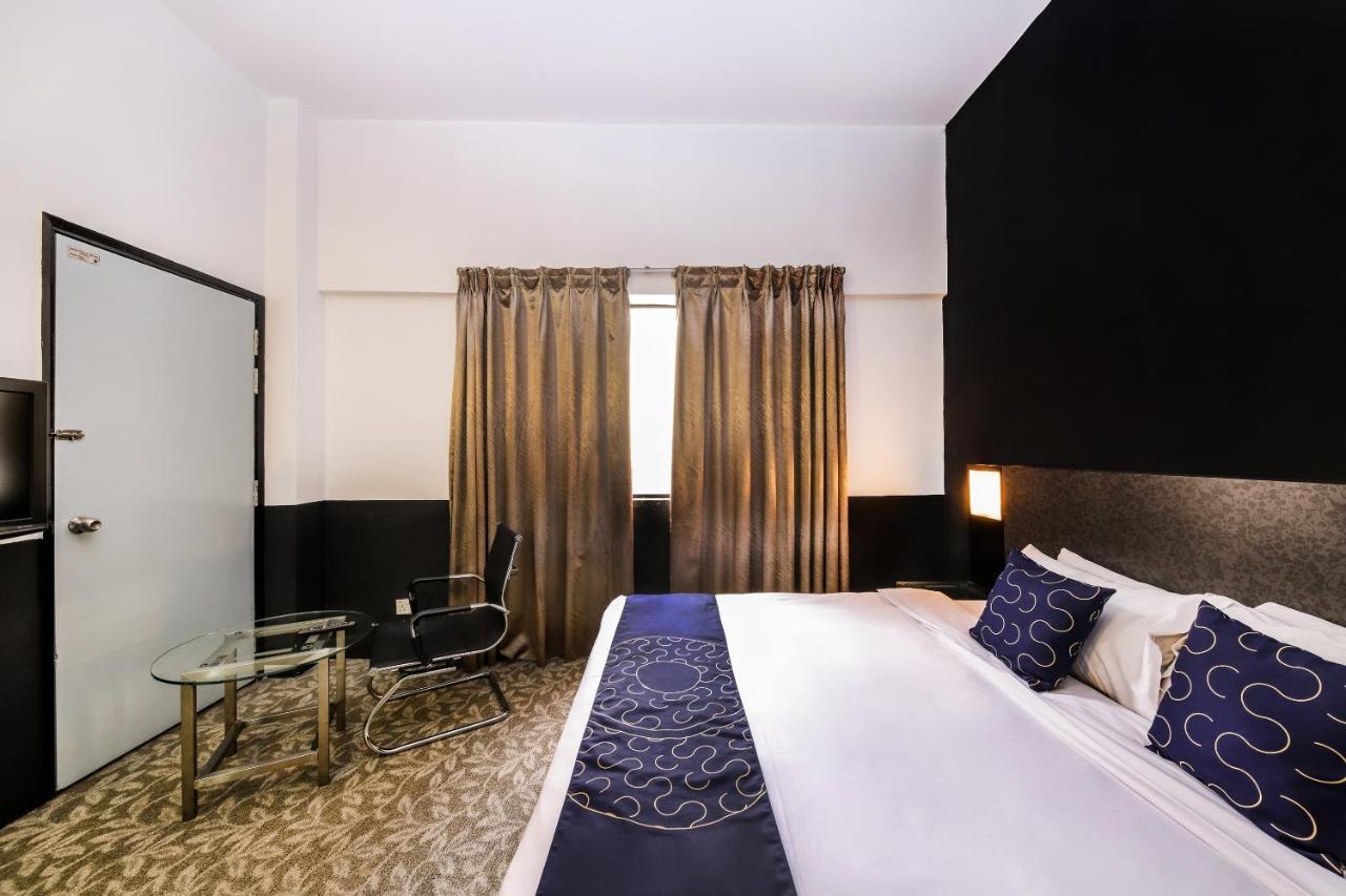 Oyo Capital O 89357 Unicorn Hotel Сері-Кембанган Екстер'єр фото