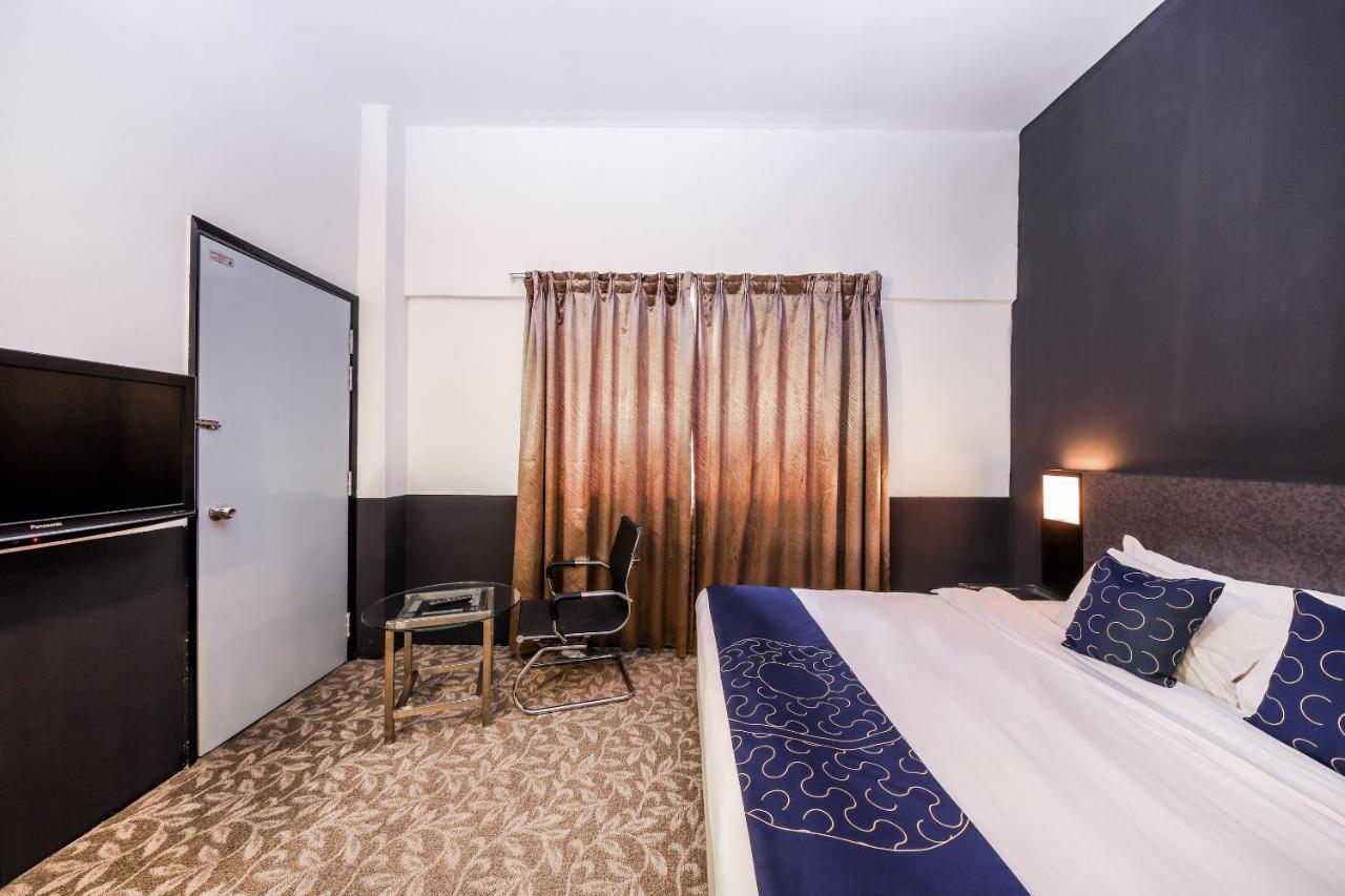 Oyo Capital O 89357 Unicorn Hotel Сері-Кембанган Екстер'єр фото