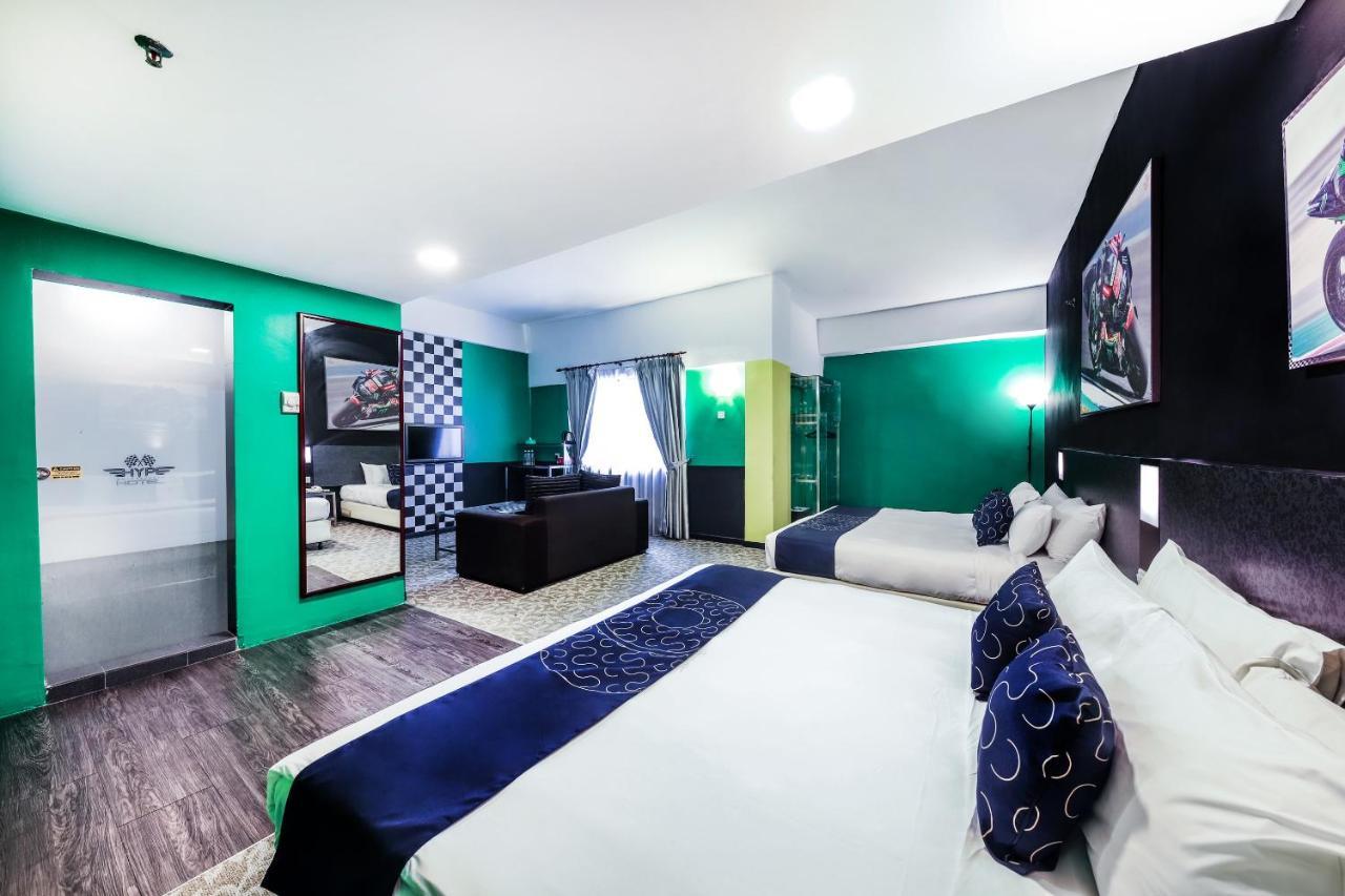 Oyo Capital O 89357 Unicorn Hotel Сері-Кембанган Екстер'єр фото