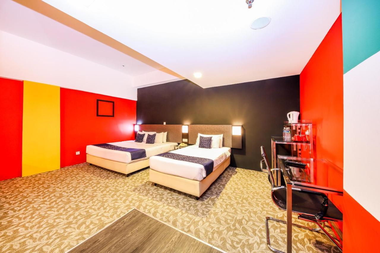 Oyo Capital O 89357 Unicorn Hotel Сері-Кембанган Екстер'єр фото