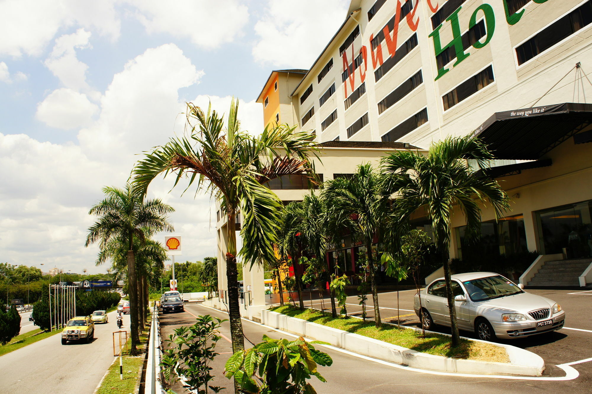Oyo Capital O 89357 Unicorn Hotel Сері-Кембанган Екстер'єр фото