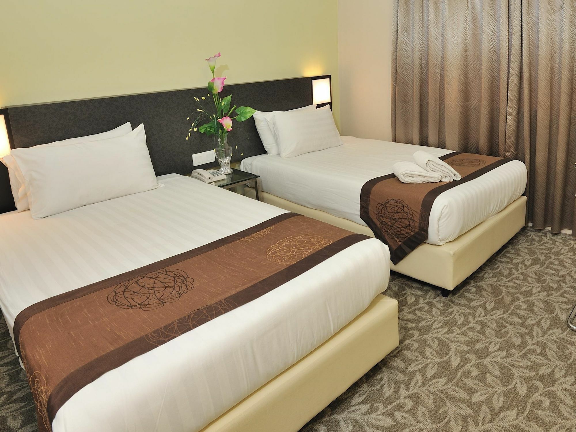 Oyo Capital O 89357 Unicorn Hotel Сері-Кембанган Екстер'єр фото
