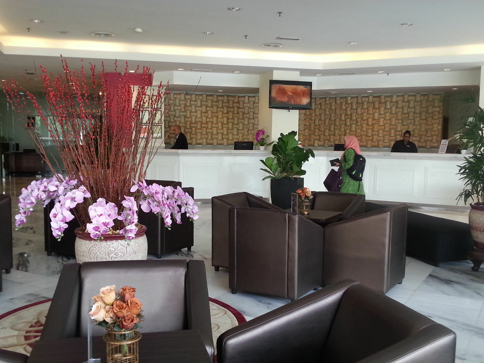 Oyo Capital O 89357 Unicorn Hotel Сері-Кембанган Екстер'єр фото